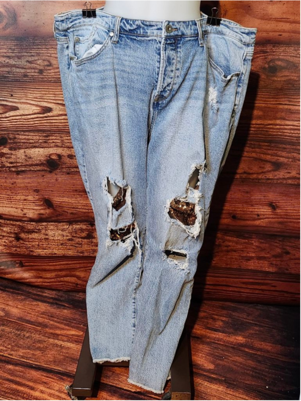 Women's TORRID Light Blue Distressed Straight Leg Jeans with Sequins, Size 20R